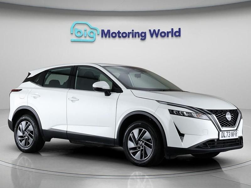 White Used 2023 Nissan Qashqai Acenta Premium SUV | £14,800 (Super price) - Image 1/4