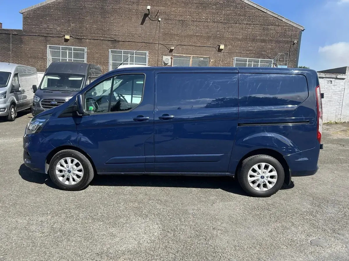 Used Ford Transit Custom Limited 170 HP (125 kW) 2019 Blue Van