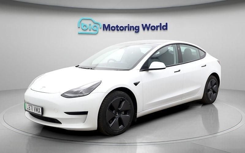 Used Tesla Model 3 Standard Range Plus 222 kW (302 HP) 2021 White Sedan