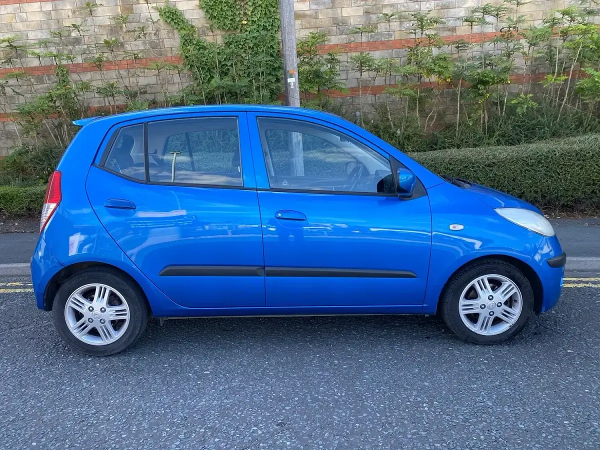 Used Hyundai i10 Style 77 HP (56 kW) 2009 Blue Hatchback