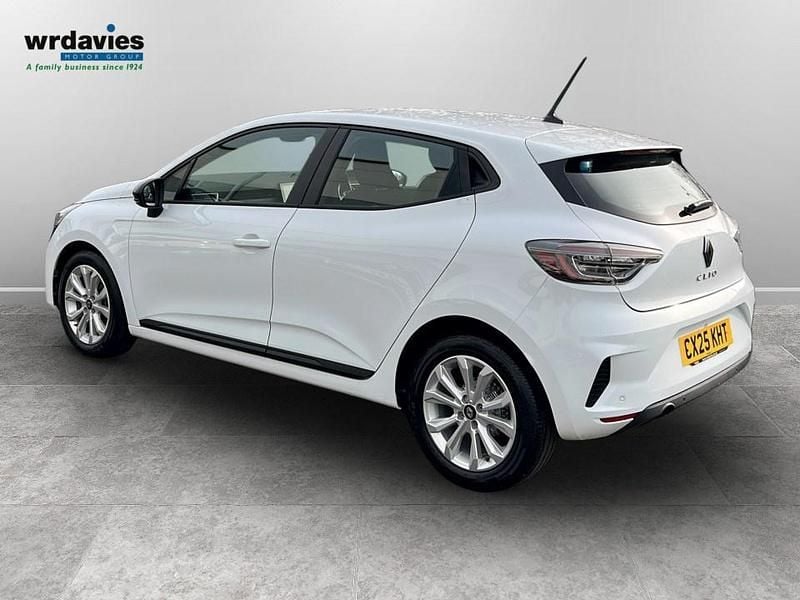 Used Renault Clio V Evolution 90 HP (66 kW) 2025 White Hatchback