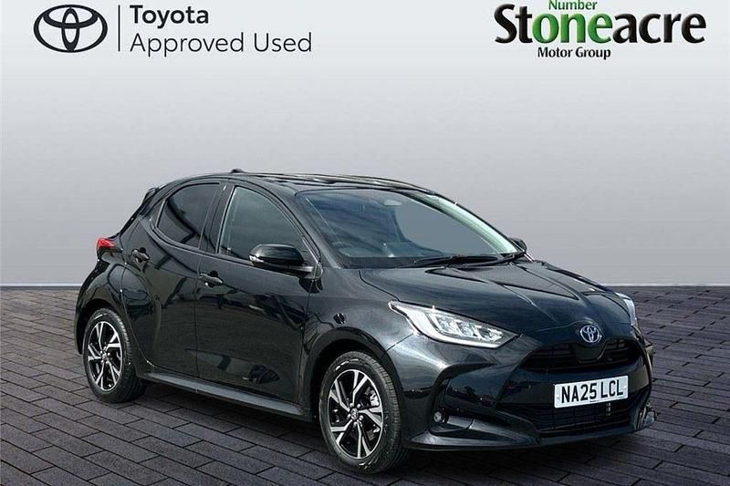 Black Used 2025 Toyota Yaris Hybrid Design Hatchback | £20,500 (Fair price) - Image 1/2