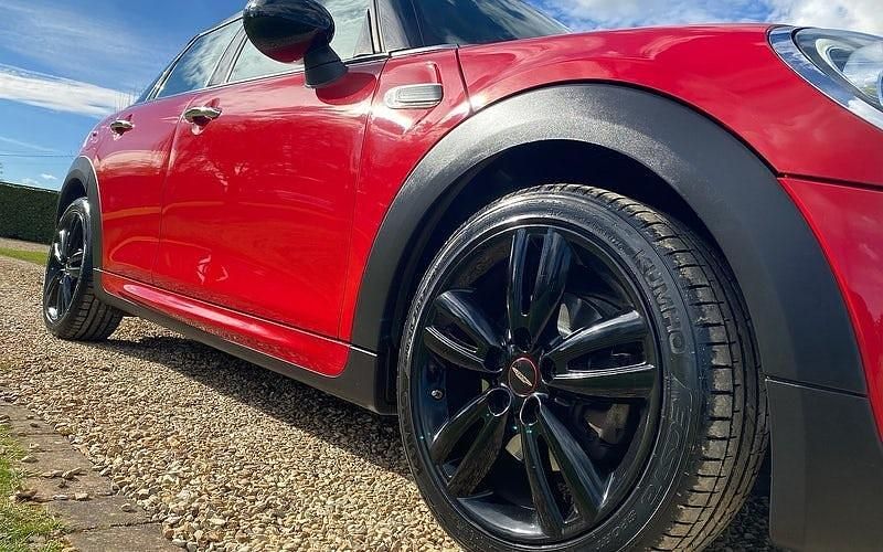 Used Mini Cooper Hatch 136 HP (100 kW) 2019 Red Hatchback