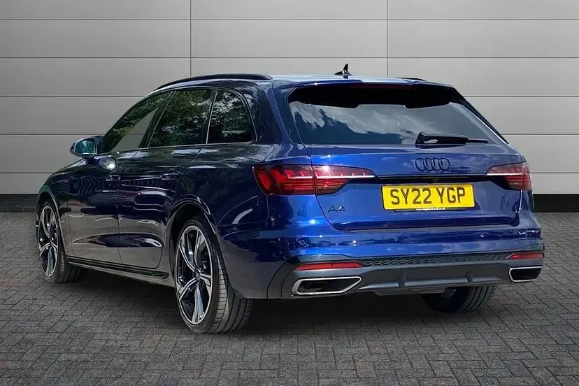Used Audi A4 Black Edition 265 HP (194 kW) 2022 Blue Estate