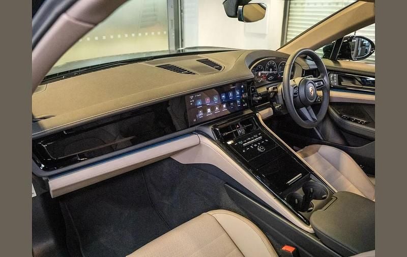 Used Porsche Panamera 353 HP (259 kW) 2025 Black Hatchback