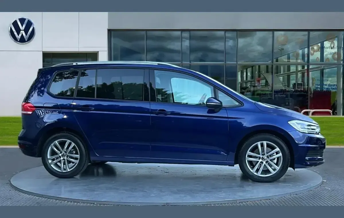 Used VW Touran Match 150 HP (110 kW) 2025 Blue MPV