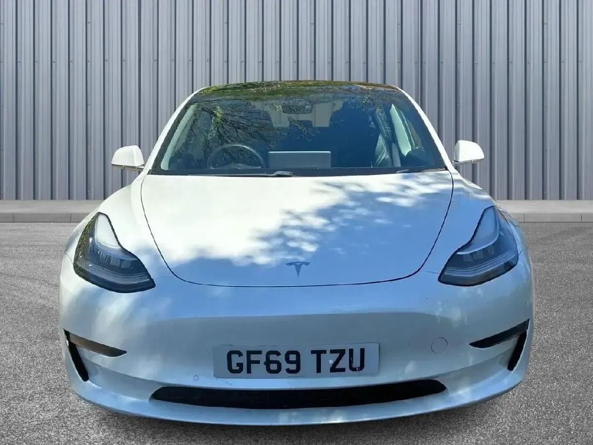 Used Tesla Model 3 Long Range AWD 366 kW (498 HP) 2019 White Sedan