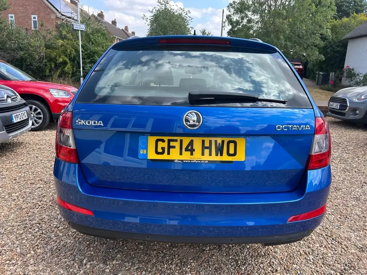 Used Skoda Octavia Elegance 140 HP (102 kW) 2014 Blue Estate