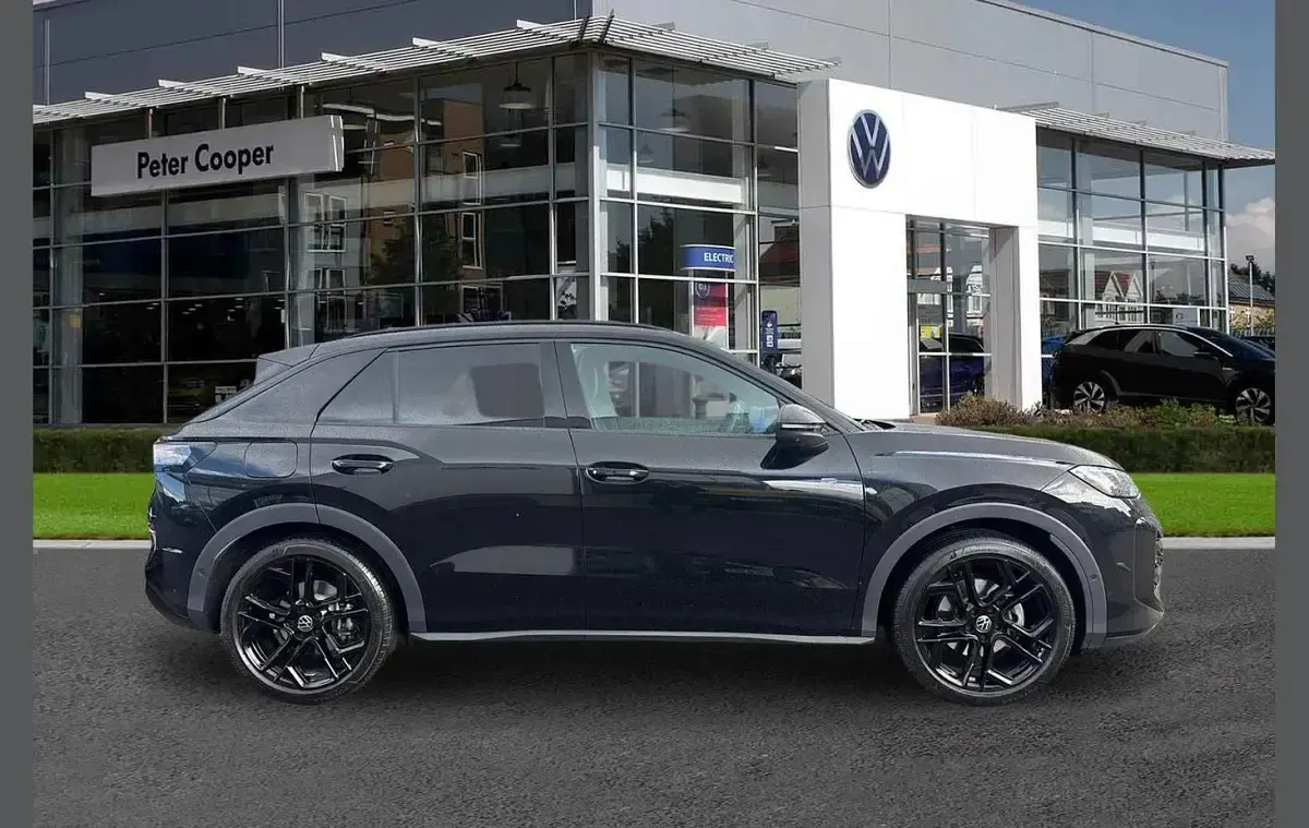 Used VW T-Roc R-line 150 HP (110 kW) 2026 Black SUV