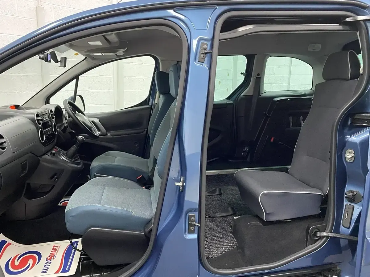 Used Citroën Berlingo Feel 100 HP (73 kW) 2018 Blue MPV