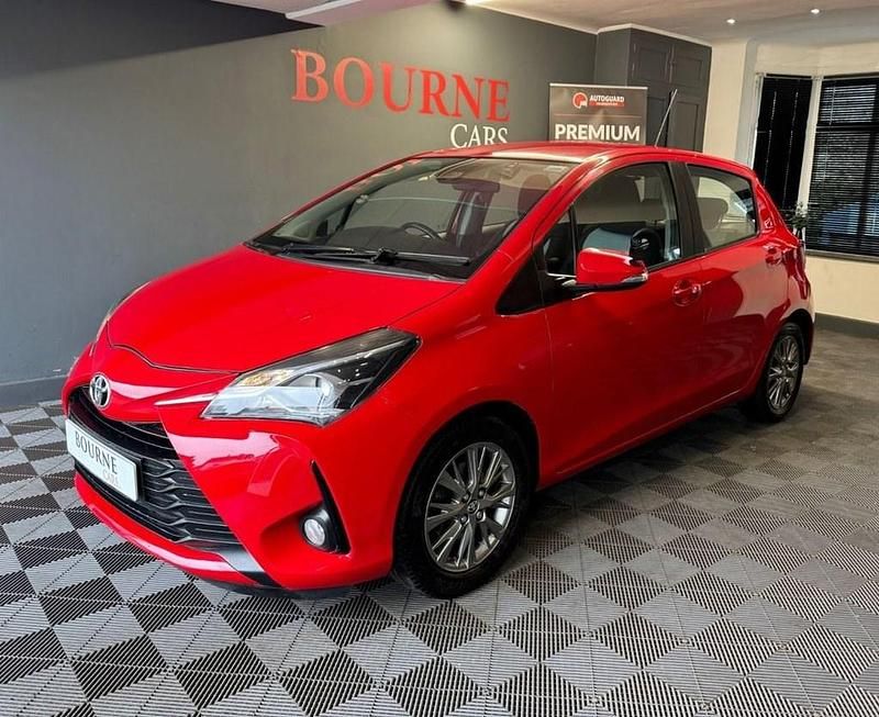 Used Toyota Yaris 72 HP (52 kW) 2019 Red Hatchback