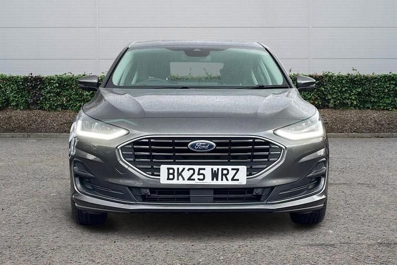 Begagnad Ford Focus Titanium 2025 Grå Halvkombi