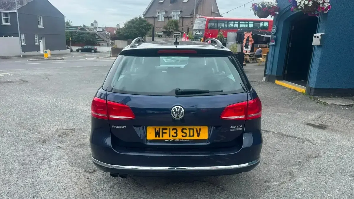 Used VW Passat Highline 140 HP (102 kW) 2013 Blue Estate