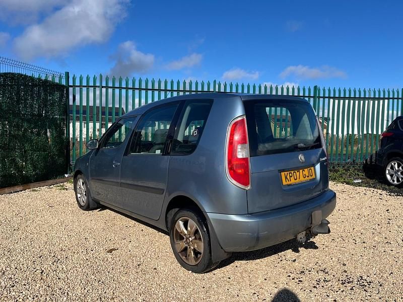 Usado Skoda Roomster 105 HP (77 kW) 2007 Cinzento Monovolume