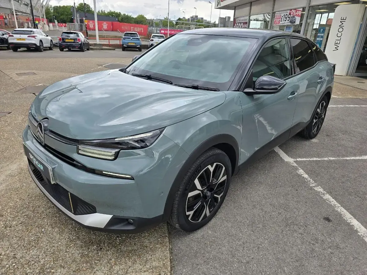 Used Citroën e-C4 113 kW (154 HP) 2025 Green Hatchback