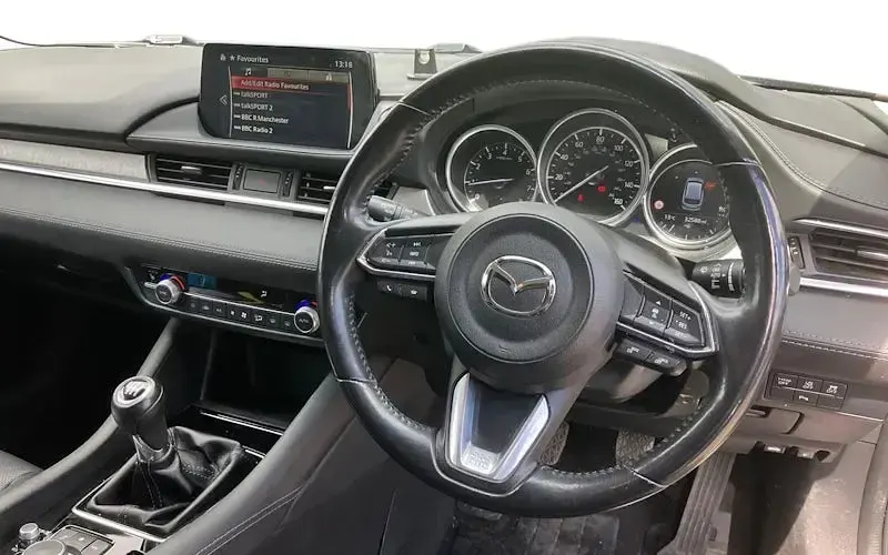 Usado Mazda 6 Inclusive 165 HP (121 kW) 2021 Preto Carrinha