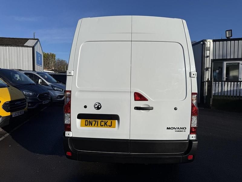 Used Vauxhall Movano 135 HP (99 kW) 2021 White MPV