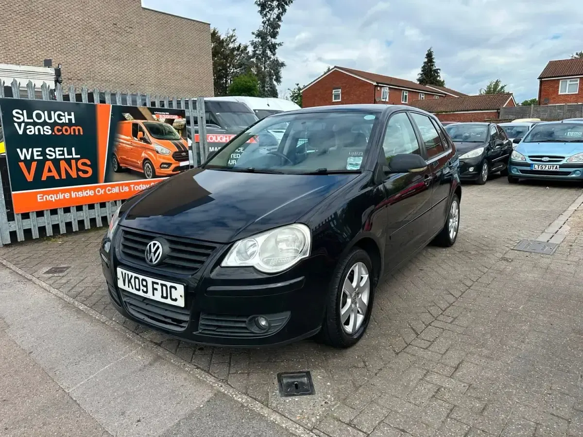 Begagnad VW Polo Match 70 HK (51 kW) 2009 Svart Halvkombi