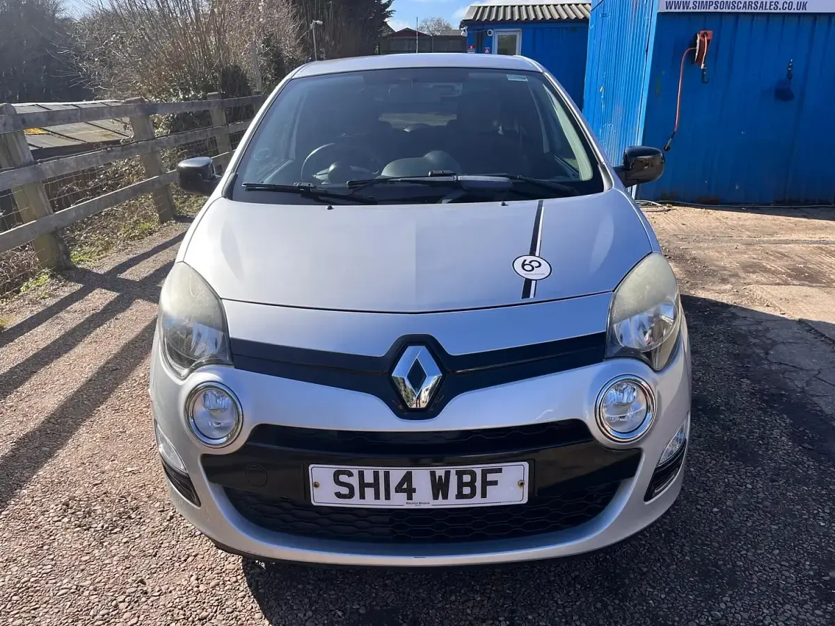 Used Renault Twingo Dynamique 75 HP (55 kW) 2014 Silver Hatchback