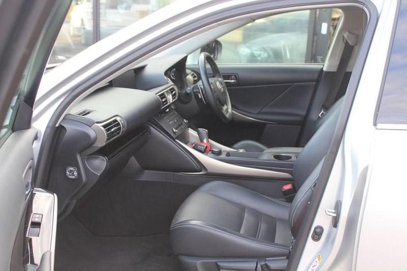 Used Lexus IS300h Executive Line 179 HP (131 kW) 2015 Silver Sedan