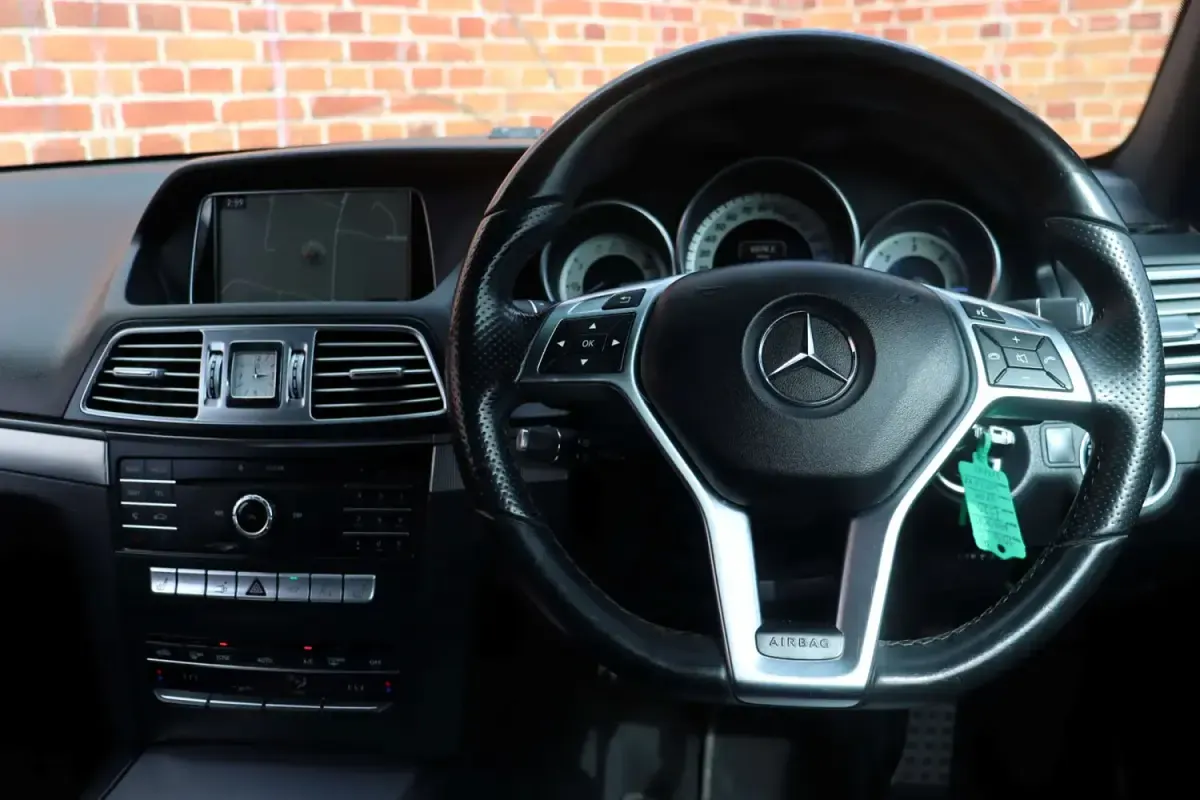 Begagnad Mercedes E220 AMG line 177 HK (130 kW) 2016 Vit Sportkupé