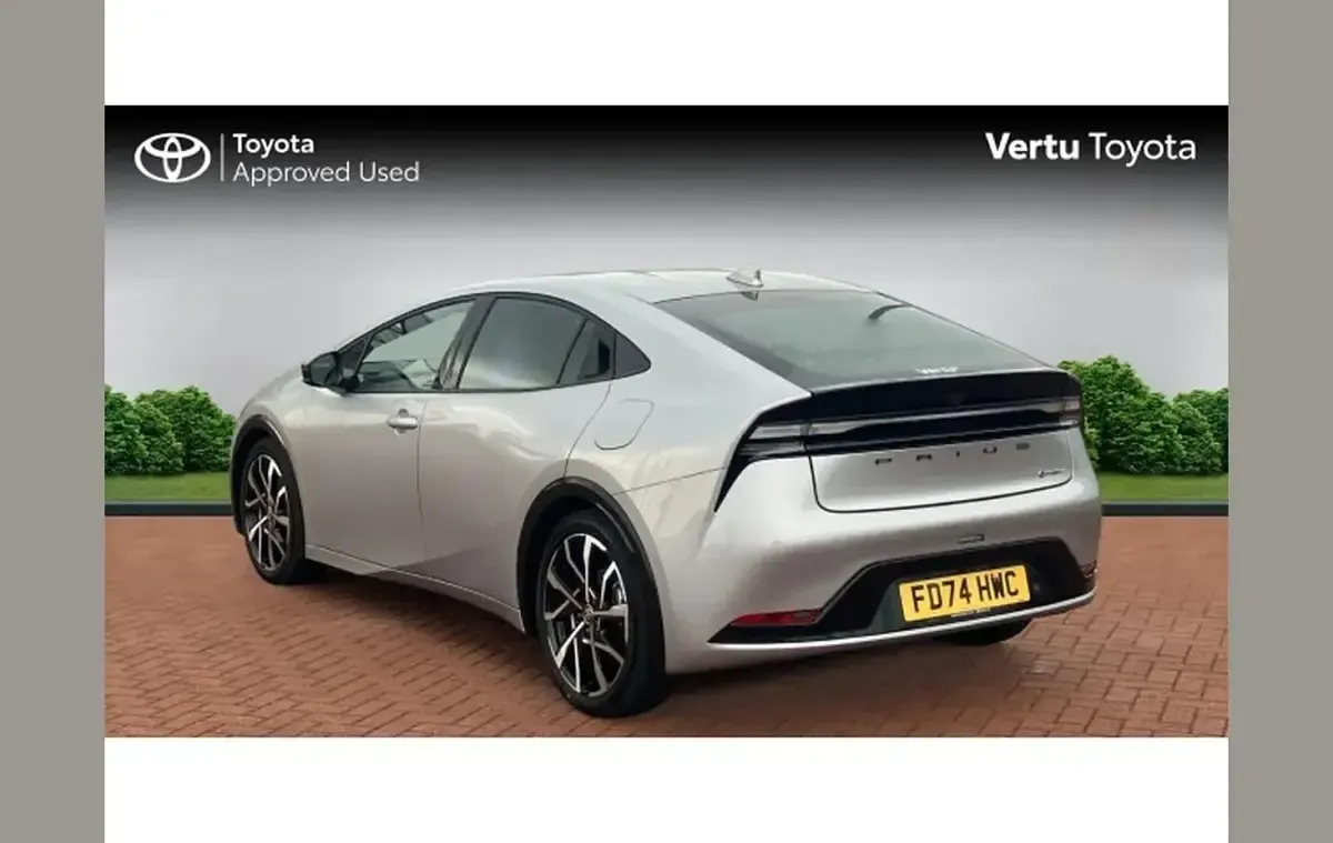 Used Toyota Prius 223 HP (164 kW) 2024 Silver Hatchback