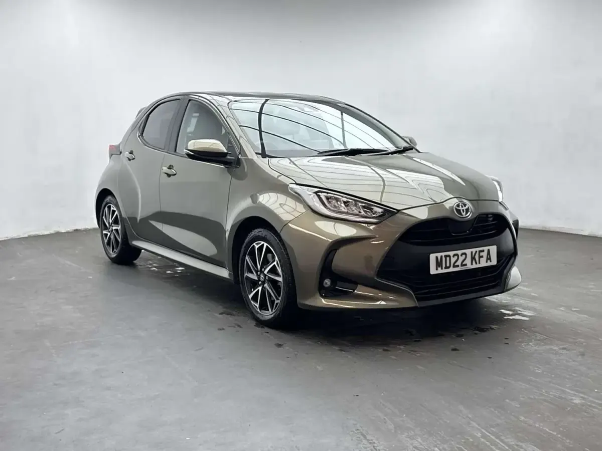 Used Toyota Yaris Design 116 HP (85 kW) 2022 Bronze Hatchback