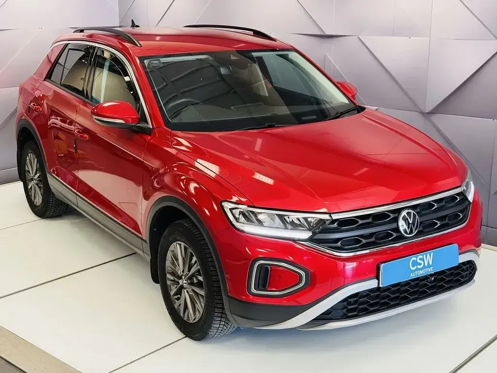 Used VW T-Roc Life 150 HP (110 kW) 2022 Red SUV