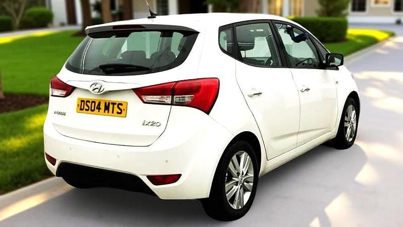 Used Hyundai ix20 Active 123 HP (90 kW) 2012 White Hatchback