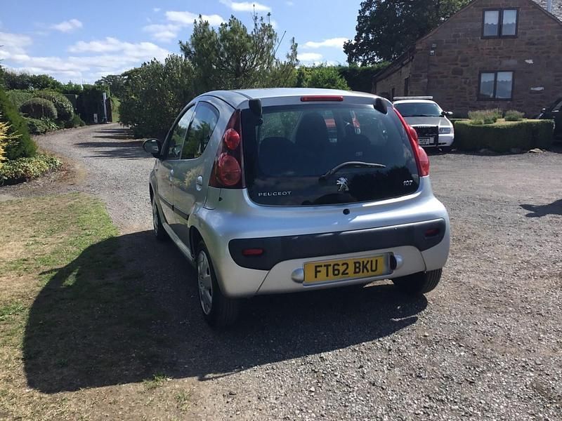 Used Peugeot 107 Active 68 HP (50 kW) 2012 Silver Hatchback