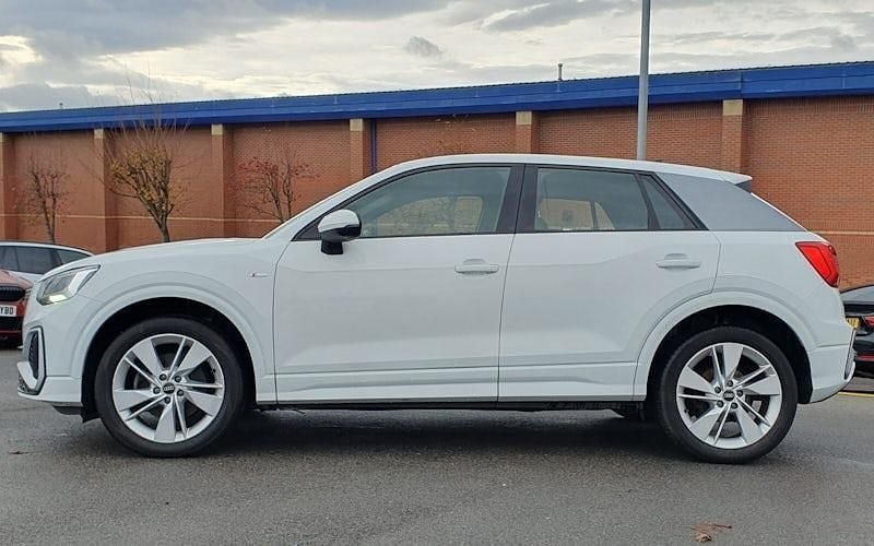 Used Audi Q2 S-Line 150 HP (110 kW) 2021 White SUV