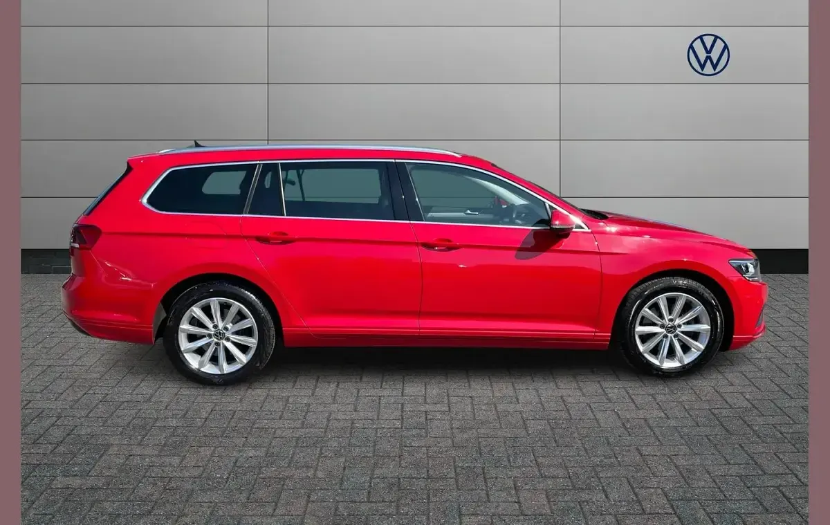 Used VW Passat SEL 150 HP (110 kW) 2023 Red Estate