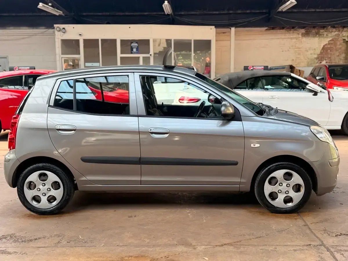 Used Kia Picanto 64 HP (47 kW) 2008 Silver Hatchback