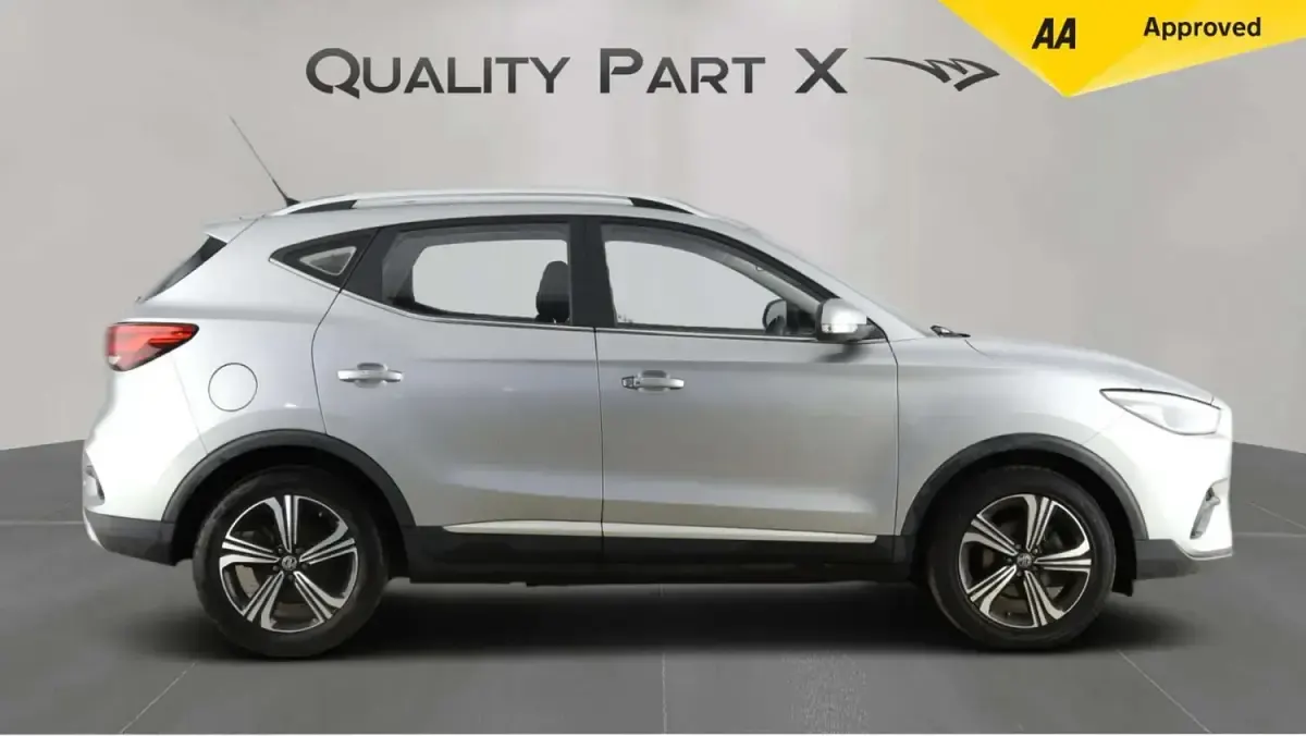 Käytetty MG ZS Excite 111 HP (81 kW) 2022 Hopea Katumaasturi