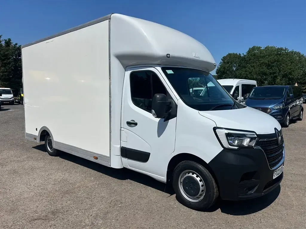 Used Renault Master Business 145 HP (106 kW) 2023 White MPV