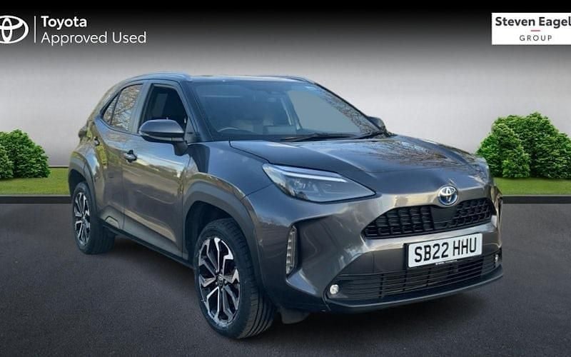 Used 2025 Toyota Yaris Hybrid Design Estate | £20,642 (Super price) - Image 1/3