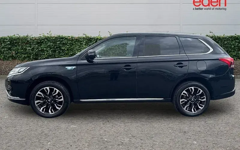 Used Mitsubishi Outlander P-HEV 203 HP (149 kW) 2016 Black Estate