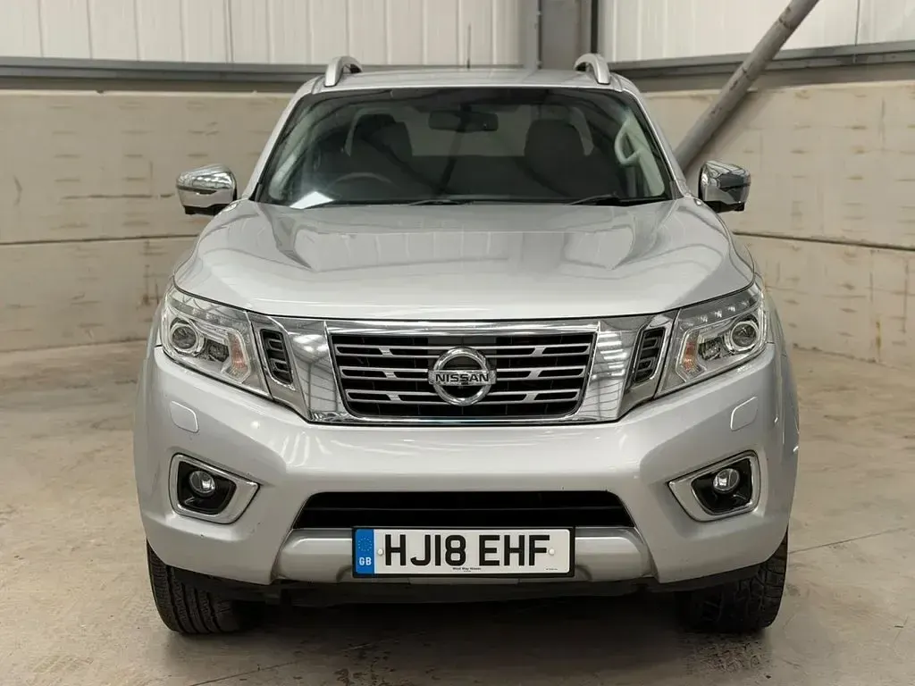 Used Nissan Navara Tekna 190 HP (139 kW) 2018 Silver Pickup