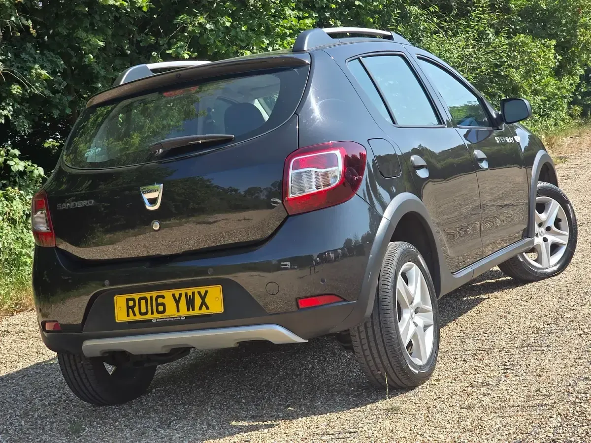 Used Dacia Sandero Lauréate 90 HP (66 kW) 2016 Black Hatchback