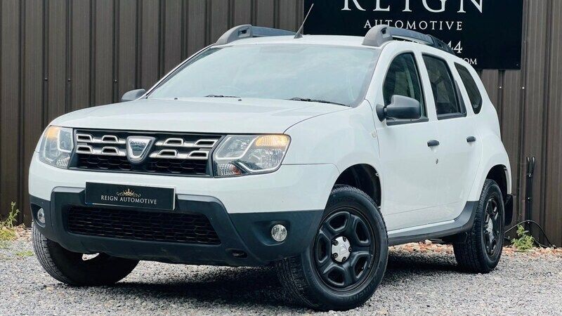 White Used 2017 Dacia Duster Ambiance SUV | £6,490 (Good price) - Image 1/4