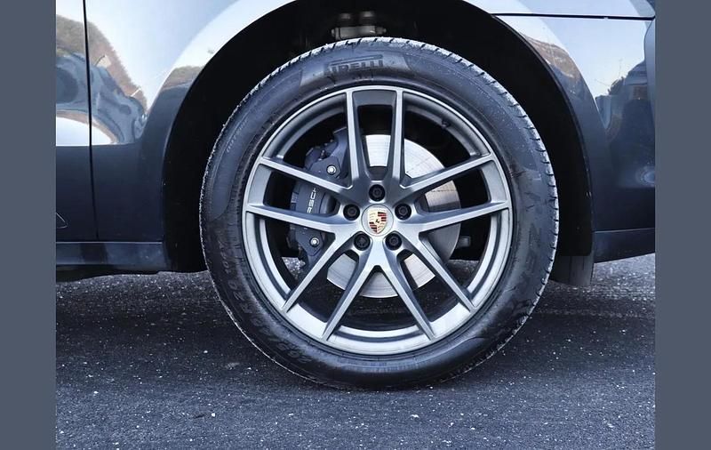 Used Porsche Macan 261 HP (191 kW) 2022 Grey SUV