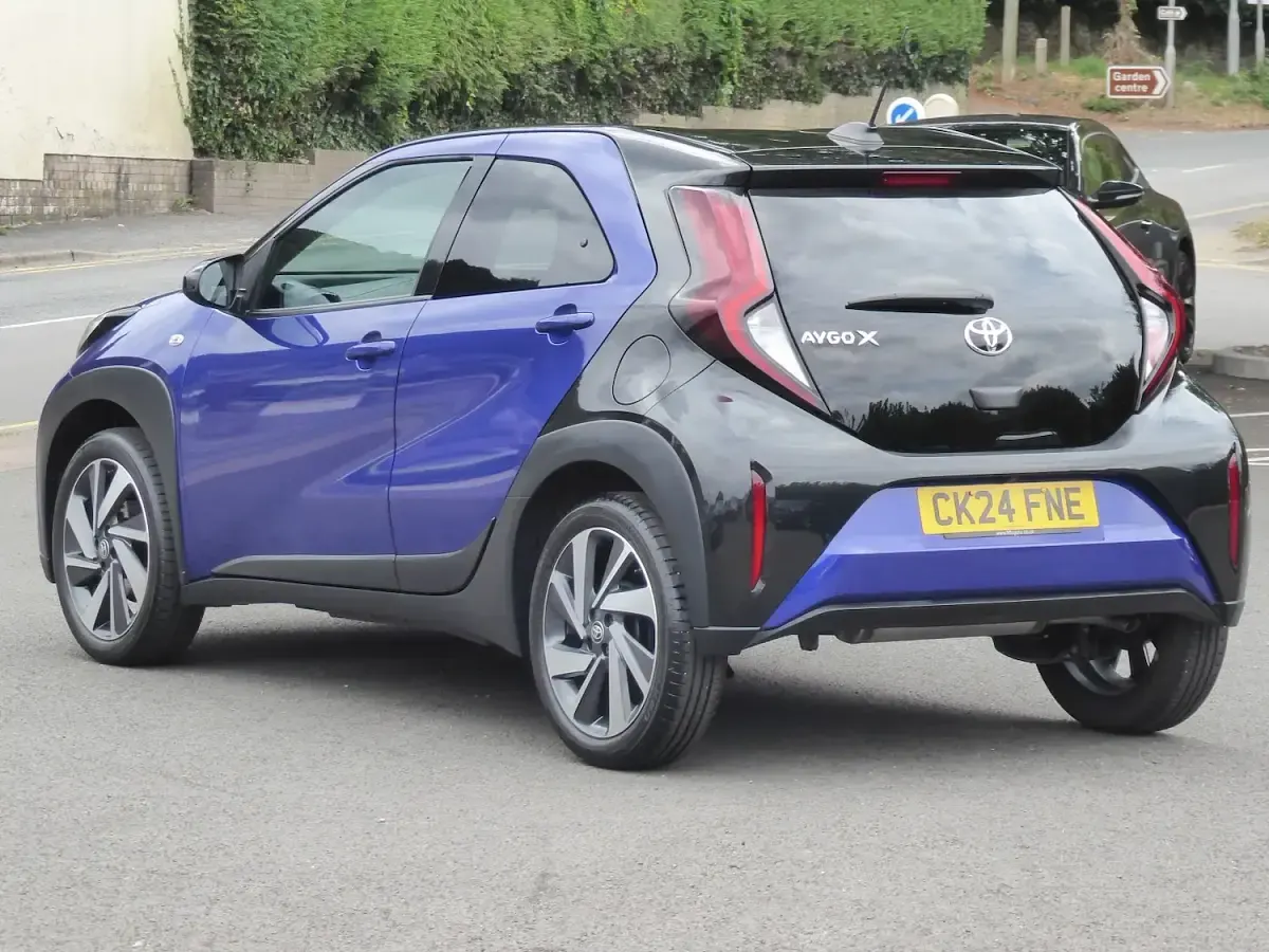 Used Toyota Aygo X 72 HP (52 kW) 2024 Blue SUV