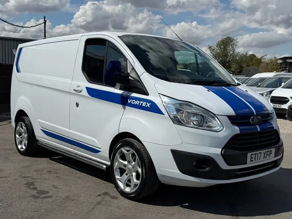Used Ford Transit Custom Limited 128 HP (94 kW) 2017 White Van
