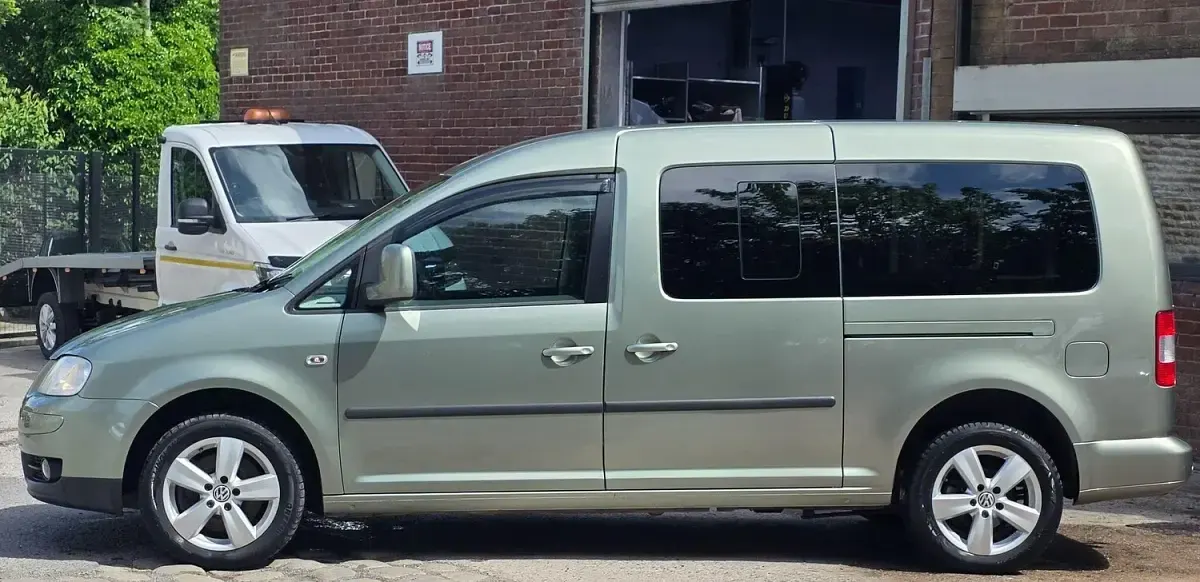 Used VW Caddy Maxi Life 105 HP (77 kW) 2009 Green MPV
