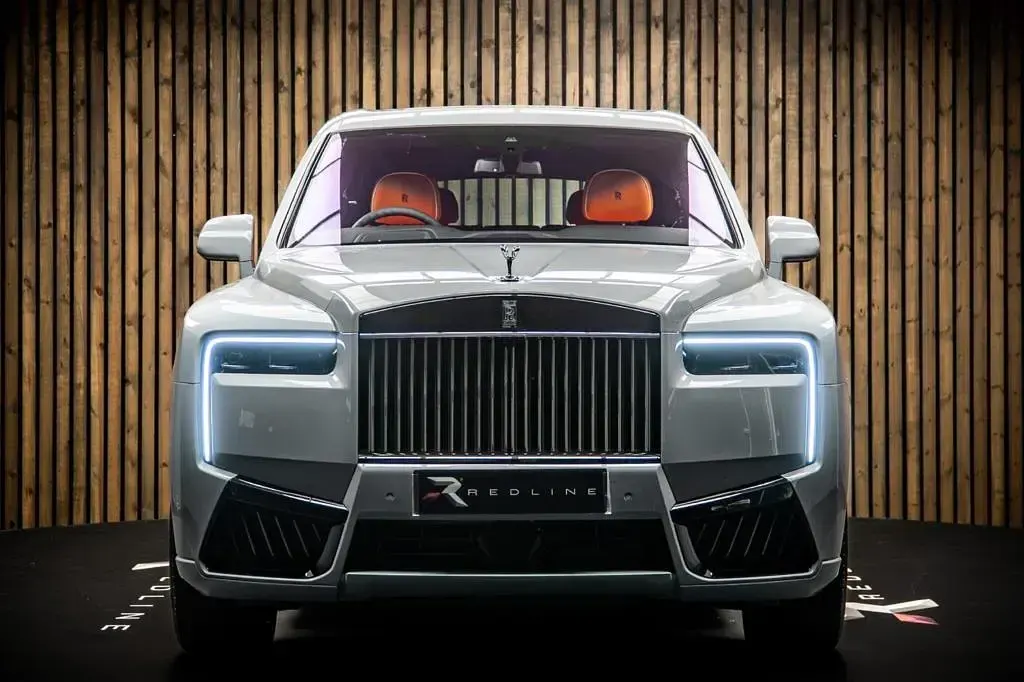 New Rolls Royce Cullinan 571 HP (419 kW) 2026 Grey SUV