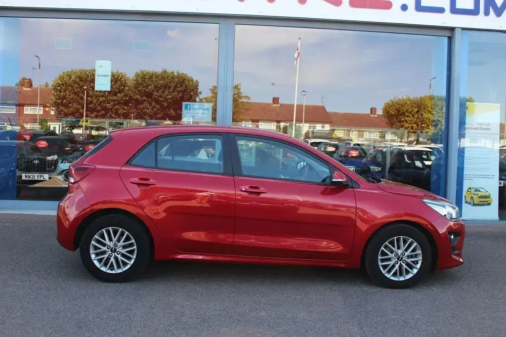 Used Kia Rio 83 HP (61 kW) 2023 Red Hatchback