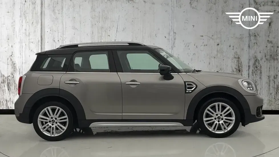 Used Mini Cooper Countryman Exclusive 134 HP (98 kW) 2019 Silver SUV