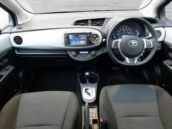 Used Toyota Yaris Hybrid T4 101 HP (74 kW) 2012 Black Hatchback