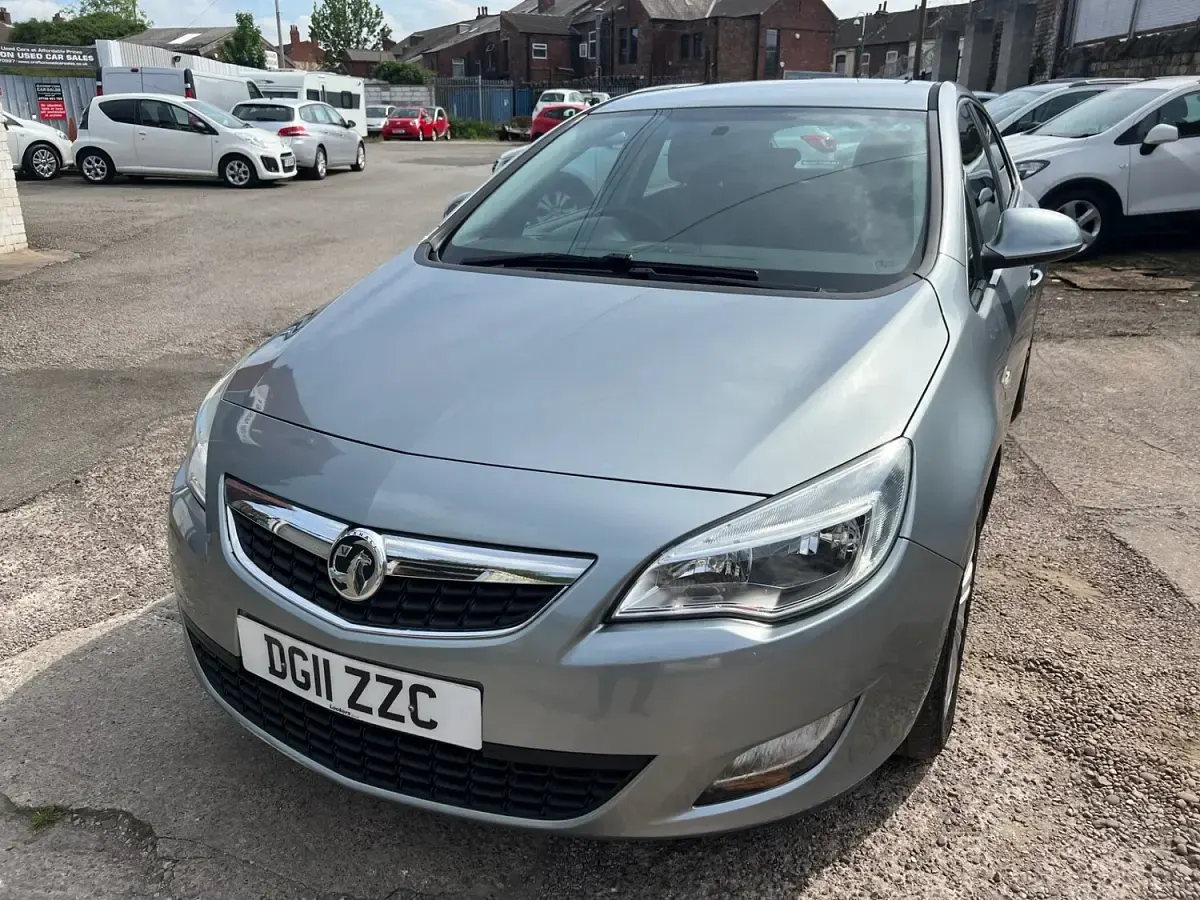 Used Vauxhall Astra Excite 2011 Silver Hatchback