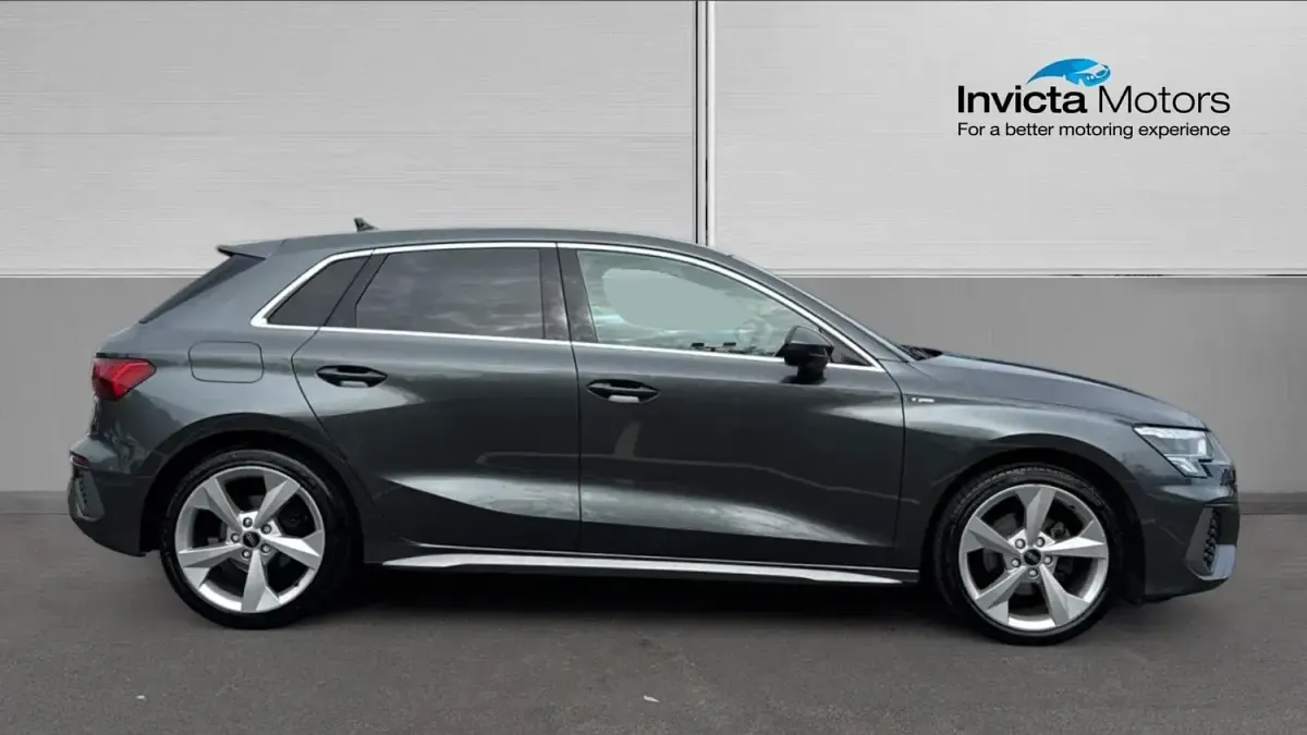Usado Audi A3 S-Line 110 CV (80 kW) 2023 Gris Berlina